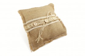 http://decofestive.fr/743761-home_default/coussin-alliances-jute-3-boutons-20-cm.jpg