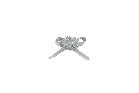 Boutonnière noeud diamant sur sticker 4,5 cm decofestive.fr 1115-bt