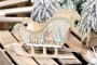 Traineau en bois décoré sapins 23,5 cm decofestive.fr 6727-nt-1